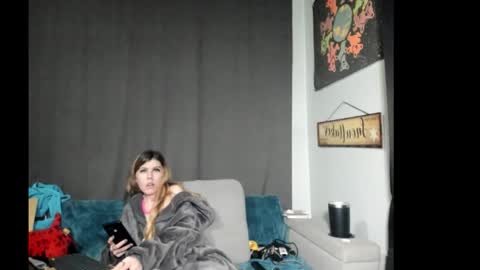 roxihazeleyes online show from January 13, 4:51 am