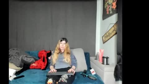 roxihazeleyes online show from February 22, 12:45 am