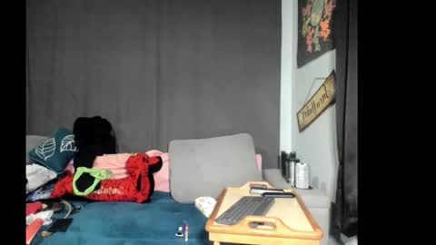 roxihazeleyes online show from March 5, 5:03 am