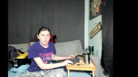 roxihazeleyes online show from May 4, 2:40 am