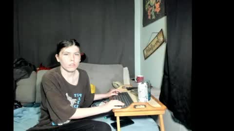 roxihazeleyes online show from May 7, 9:47 am