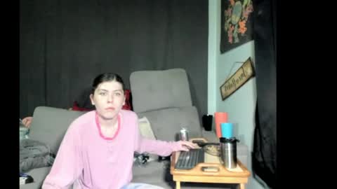 roxihazeleyes online show from May 21, 1:29 pm