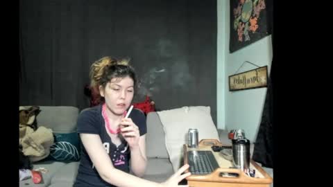 roxihazeleyes online show from June 8, 12:36 am