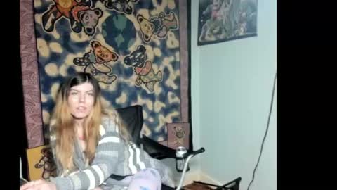 Snapshot of roxihazeleyes chatting on July 2, 3:23 am roxihazeleyes online show from July 2, 3:23 am