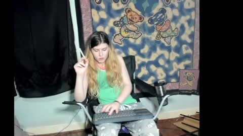 Snapshot of roxihazeleyes chatting on July 8, 4:50 am roxihazeleyes online show from July 8, 4:50 am