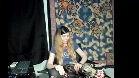Snapshot of roxihazeleyes chatting on July 20, 5:44 am roxihazeleyes online show from July 20, 5:44 am