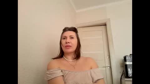 Snapshot of roxolanaa_sexy chatting on March 14, 5:24 am ROXOLANAA SEXY online show from March 14, 5:24 am