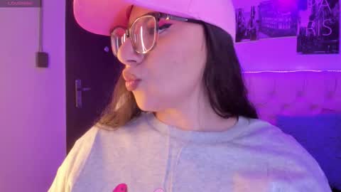 Snapshot of roxxanne_bail chatting on February 12, 2:50 am Roxanne Bail online show from February 12, 2:50 am