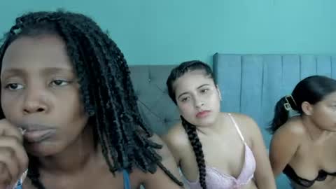 Snapshot of roxxy_velasquez chatting on June 11, 2:44 am roxxy_velasquez online show from June 11, 2:44 am