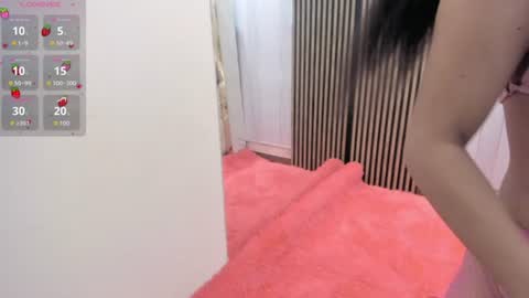 Snapshot of roxy_flame_ chatting on June 25, 11:37 am Roxy online show from June 25, 11:37 am