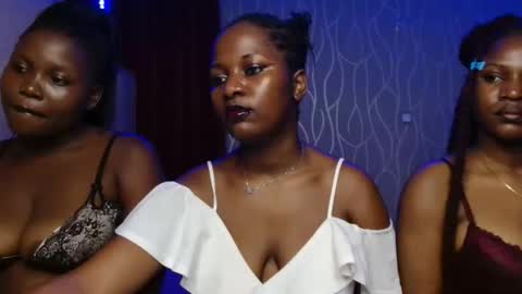 Roxy online show from November 8, 3:34 pm