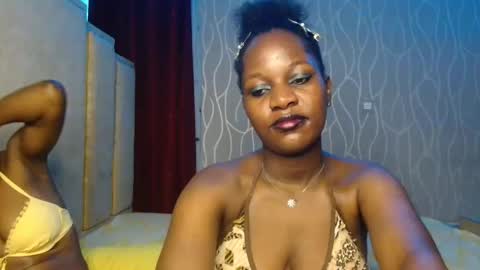 Snapshot of roxy_heather chatting on May 12, 9:56 pm Roxy online show from May 12, 9:56 pm