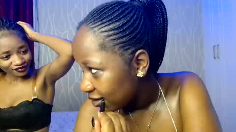 Snapshot of roxy_heather chatting on May 31, 7:15 pm Roxy online show from May 31, 7:15 pm