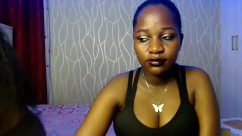 Snapshot of roxy_heather chatting on June 6, 7:40 pm Roxy online show from June 6, 7:40 pm