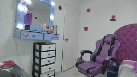 Roxy online show from February 17, 12:01 pm