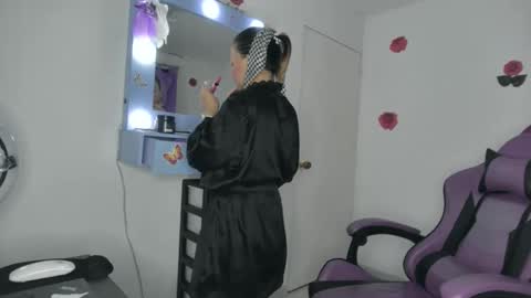 Snapshot of roxy_lu_07 chatting on May 5, 1:57 am Roxy online show from May 5, 1:57 am