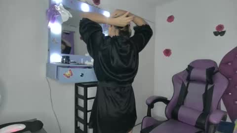 Snapshot of roxy_lu_07 chatting on May 11, 4:51 am Roxy online show from May 11, 4:51 am