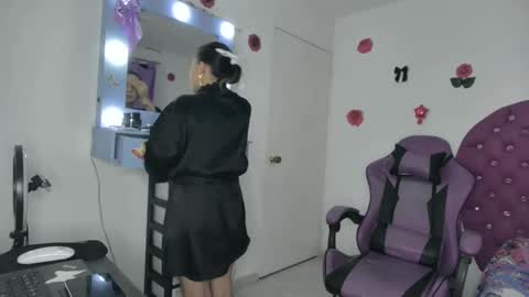 Snapshot of roxy_lu_07 chatting on May 18, 1:56 am Roxy online show from May 18, 1:56 am