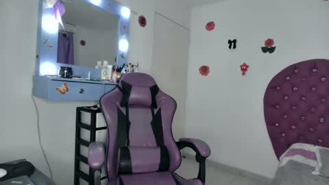 Snapshot of roxy_lu_07 chatting on June 1, 1:07 am Roxy online show from June 1, 1:07 am