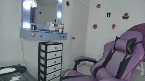Snapshot of roxy_lu_07 chatting on June 4, 3:34 am Roxy online show from June 4, 3:34 am