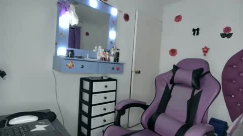 Snapshot of roxy_lu_07 chatting on June 8, 3:29 am Roxy online show from June 8, 3:29 am