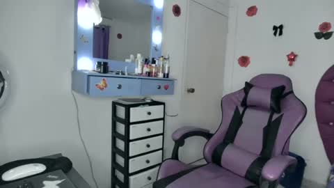 Snapshot of roxy_lu_07 chatting on June 15, 2:03 am Roxy online show from June 15, 2:03 am