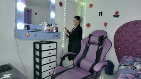 Snapshot of roxy_lu_07 chatting on June 16, 1:52 am Roxy online show from June 16, 1:52 am