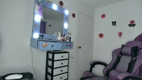 Snapshot of roxy_lu_07 chatting on June 19, 2:16 am Roxy online show from June 19, 2:16 am