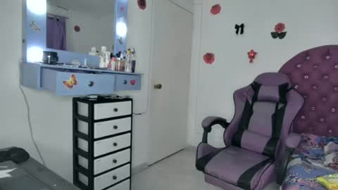 Snapshot of roxy_lu_07 chatting on June 21, 1:52 am Roxy online show from June 21, 1:52 am