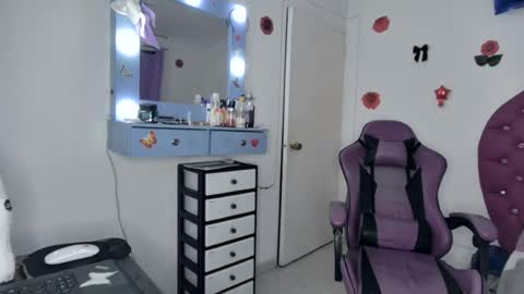 Snapshot of roxy_lu_07 chatting on July 20, 1:53 am Roxy online show from July 20, 1:53 am