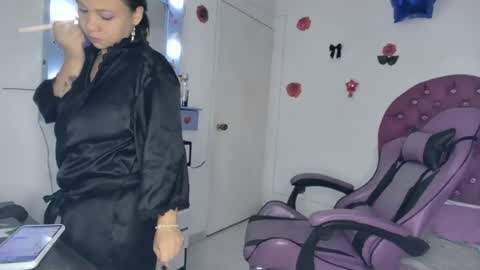 Snapshot of roxy_lu_07 chatting on July 24, 2:20 am Roxy online show from July 24, 2:20 am