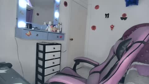 Snapshot of roxy_lu_07 chatting on July 27, 1:56 am Roxy online show from July 27, 1:56 am