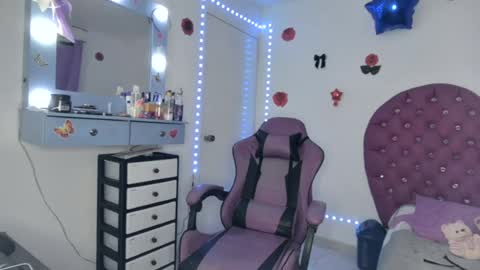 Snapshot of roxy_lu_07 chatting on July 31, 2:11 am Roxy online show from July 31, 2:11 am