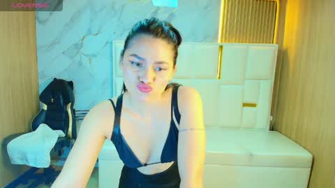 Roxy online show from May 10, 1:05 pm