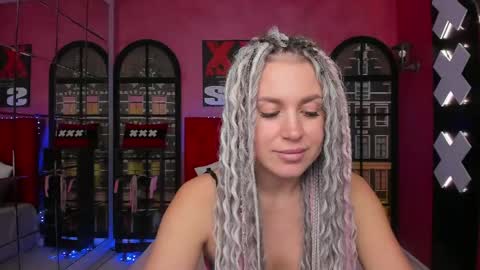 Snapshot of roxy_mars chatting on May 7, 1:33 am Roxy online show from May 7, 1:33 am