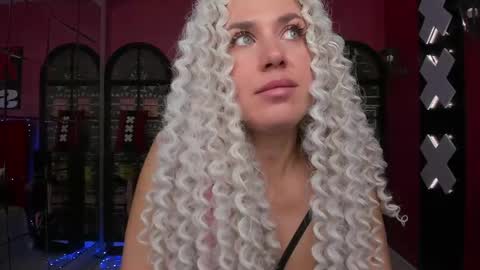 Snapshot of roxy_mars chatting on May 13, 1:47 am Roxy online show from May 13, 1:47 am