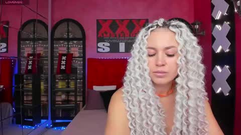 Snapshot of roxy_mars chatting on May 21, 1:45 am Roxy online show from May 21, 1:45 am