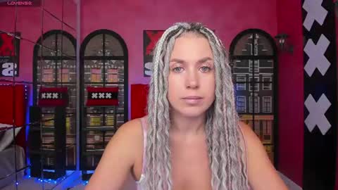 Snapshot of roxy_mars chatting on June 17, 1:19 am Roxy online show from June 17, 1:19 am