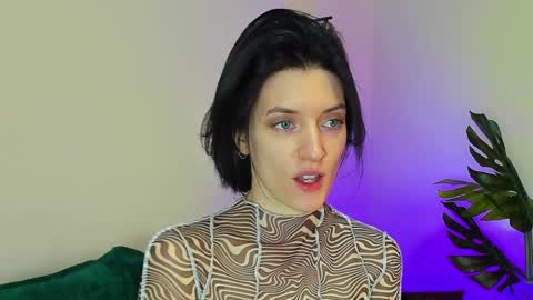 Snapshot of roxy_riot_ chatting on February 1, 4:24 am roxy_riot_ online show from February 1, 4:24 am