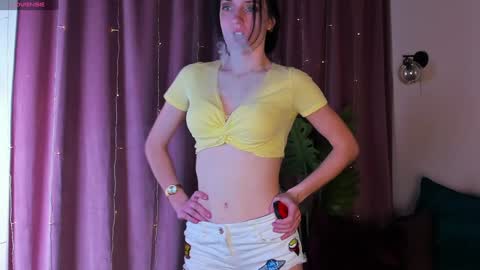 Snapshot of roxy_riot_ chatting on February 6, 7:35 am roxy_riot_ online show from February 6, 7:35 am