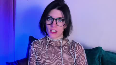 Snapshot of roxy_riot_ chatting on February 7, 7:29 am roxy_riot_ online show from February 7, 7:29 am