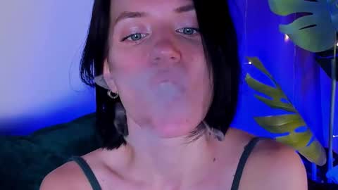 Snapshot of roxy_riot_ chatting on February 10, 4:30 am roxy_riot_ online show from February 10, 4:30 am