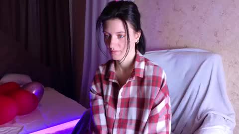 Snapshot of roxy_riot_ chatting on February 17, 4:31 am roxy_riot_ online show from February 17, 4:31 am