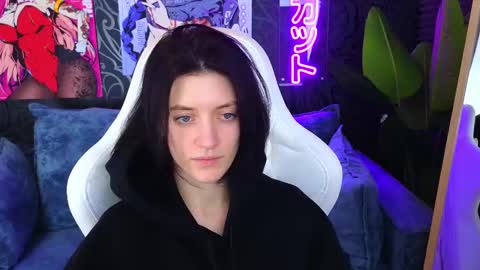 Snapshot of roxy_riot_ chatting on February 18, 7:43 am roxy_riot_ online show from February 18, 7:43 am