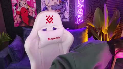 Snapshot of roxy_riot_ chatting on February 22, 7:34 am roxy_riot_ online show from February 22, 7:34 am