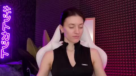 Snapshot of roxy_riot_ chatting on March 1, 7:51 am roxy_riot_ online show from March 1, 7:51 am