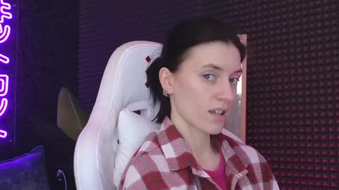 Snapshot of roxy_riot_ chatting on March 3, 7:32 am roxy_riot_ online show from March 3, 7:32 am