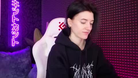 Snapshot of roxy_riot_ chatting on March 11, 1:26 am roxy_riot_ online show from March 11, 1:26 am