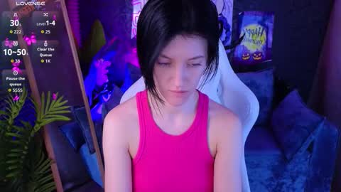 Snapshot of roxy_riot_ chatting on October 28, 1:31 am roxy_riot_ online show from October 28, 1:31 am