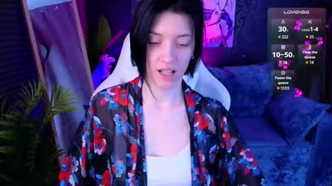 Snapshot of roxy_riot_ chatting on November 13, 1:37 am roxy_riot_ online show from November 13, 1:37 am